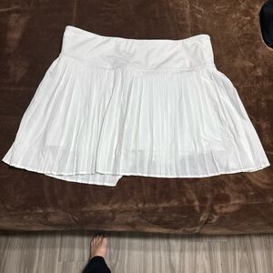 NWT woman’s size xxl- 1x Fabletics White Pleated Skort